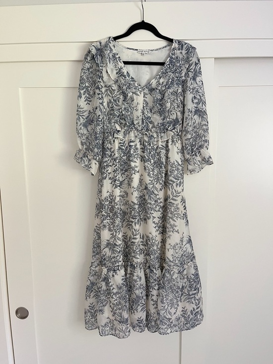 Moon River Dresses & Skirts - Anthropologie Moon River Blue Floral Ruffle Midi Dress size Small
